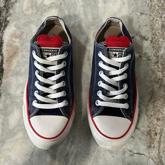 Converse • Sneakers • Women’s-Size 7 • Men’s-Size 5 - Picture 2 of 7
